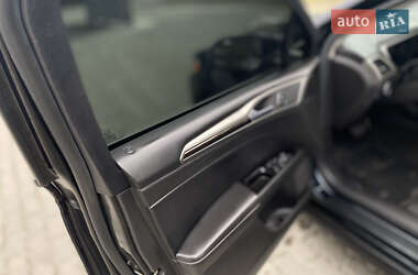 Седан Ford Fusion 2013 в 