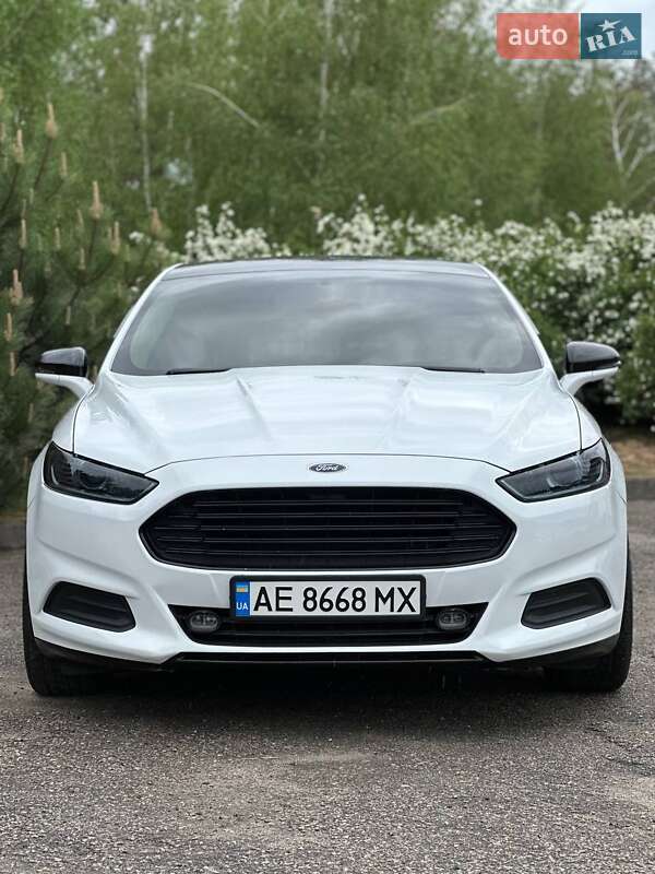 Седан Ford Fusion 2013 в 
