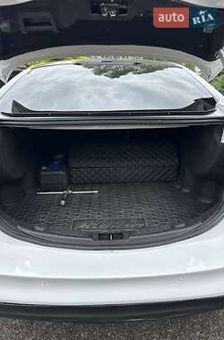 Седан Ford Fusion 2013 в 
