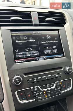 Седан Ford Fusion 2016 в 