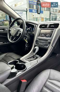 Седан Ford Fusion 2016 в 