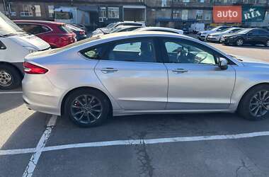 Седан Ford Fusion 2016 в 