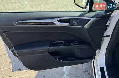 Седан Ford Fusion 2014 в 