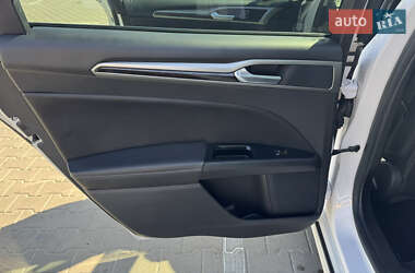 Седан Ford Fusion 2014 в 