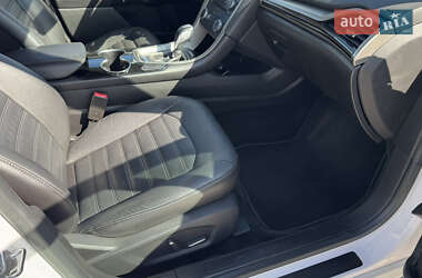 Седан Ford Fusion 2014 в 