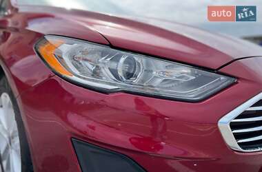 Седан Ford Fusion 2019 в 