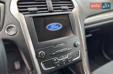 Седан Ford Fusion 2019 в 