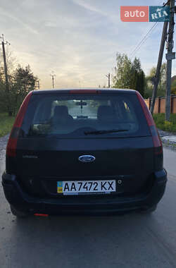 Хэтчбек Ford Fusion 2005 в 