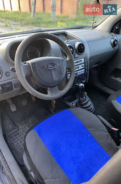 Хэтчбек Ford Fusion 2005 в 