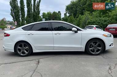Седан Ford Fusion 2016 в 