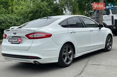 Седан Ford Fusion 2016 в 