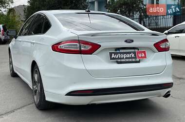 Седан Ford Fusion 2016 в 