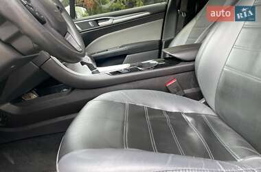 Седан Ford Fusion 2016 в 