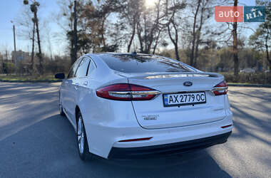 Седан Ford Fusion 2019 в 