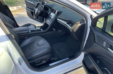 Седан Ford Fusion 2019 в 