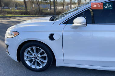 Седан Ford Fusion 2019 в 