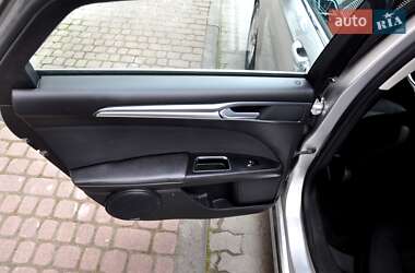 Седан Ford Fusion 2013 в 