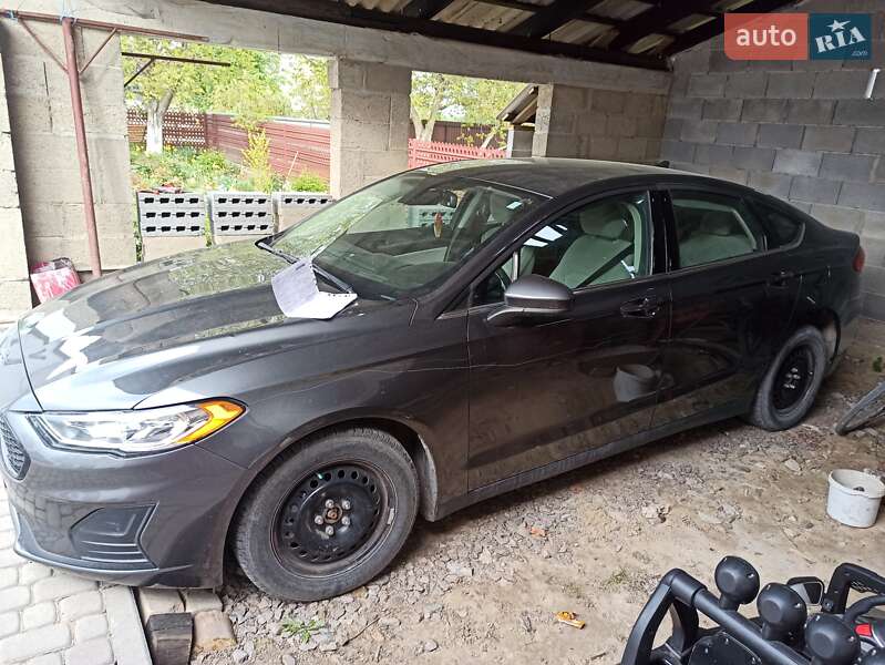 Седан Ford Fusion 2020 в Бродах