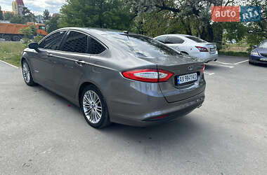 Седан Ford Fusion 2012 в 