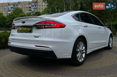Седан Ford Fusion 2020 в 