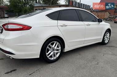 Седан Ford Fusion 2013 в 