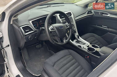 Седан Ford Fusion 2013 в 