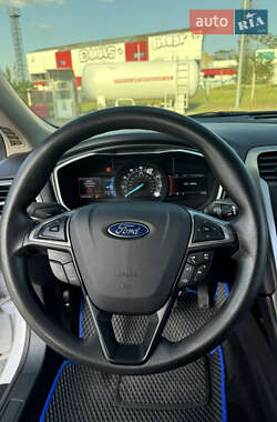 Седан Ford Fusion 2016 в 