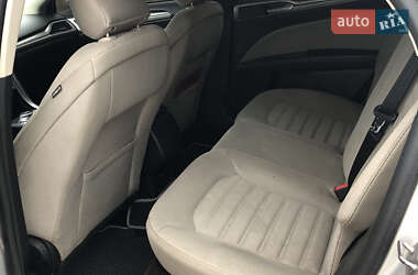 Седан Ford Fusion 2016 в 