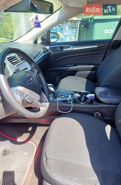 Седан Ford Fusion 2015 в 