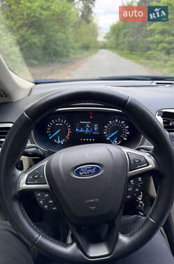 Седан Ford Fusion 2015 в 