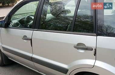 Хэтчбек Ford Fusion 2008 в 
