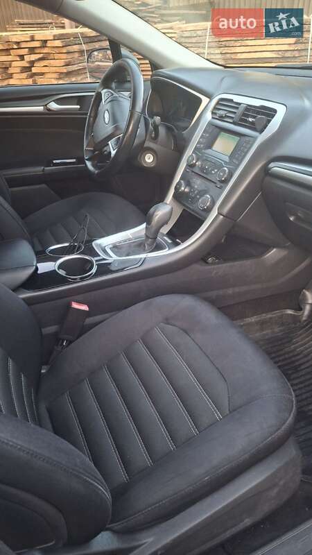 Седан Ford Fusion 2013 в Полонному