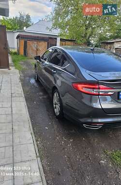 Седан Ford Fusion 2016 в 