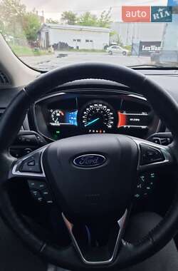 Седан Ford Fusion 2017 в 