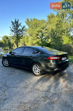 Седан Ford Fusion 2015 в 
