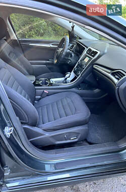 Седан Ford Fusion 2015 в 