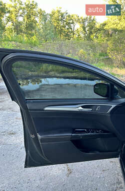 Седан Ford Fusion 2015 в 