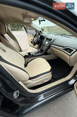Седан Ford Fusion 2014 в 