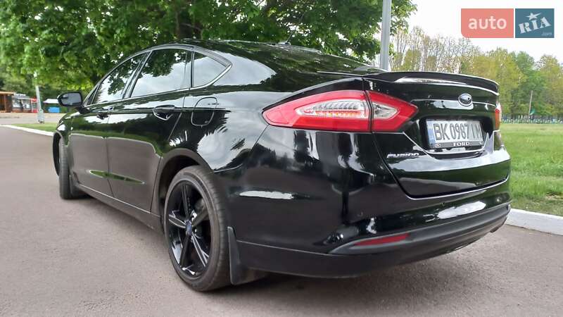 Седан Ford Fusion 2015 в Ровно