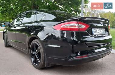 Седан Ford Fusion 2015 в 