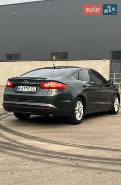 Седан Ford Fusion 2015 в 