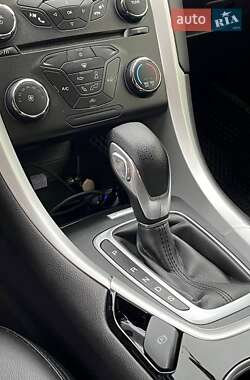 Седан Ford Fusion 2015 в 