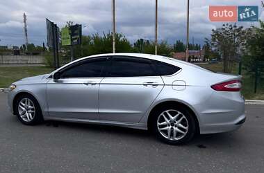 Седан Ford Fusion 2015 в 
