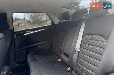 Седан Ford Fusion 2015 в 