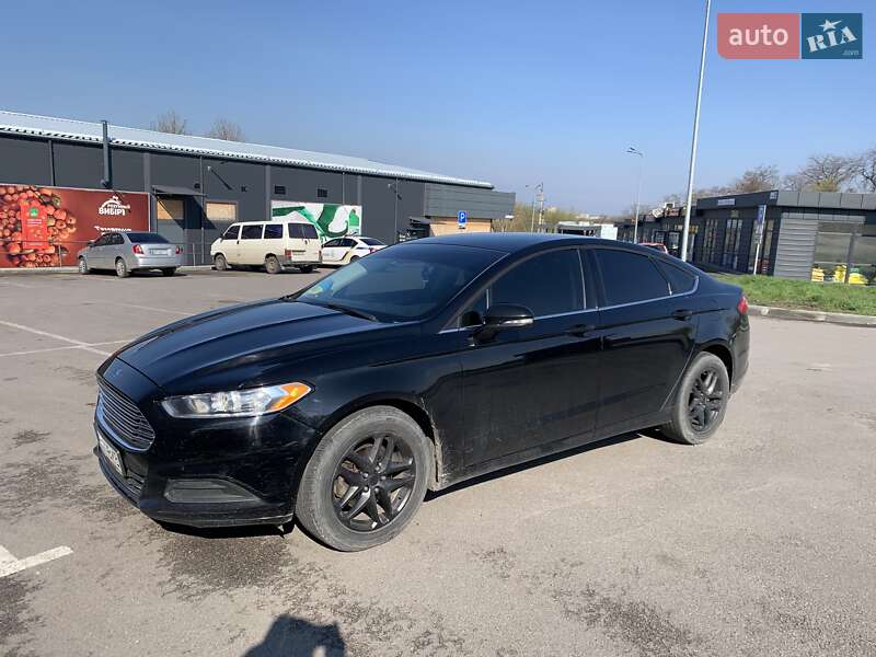 Седан Ford Fusion 2015 в 