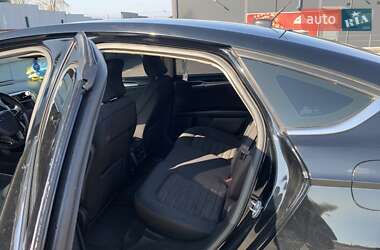 Седан Ford Fusion 2015 в 