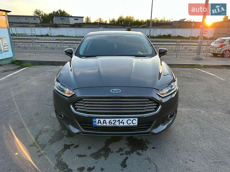 Седан Ford Fusion 2016 в 