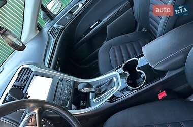 Седан Ford Fusion 2016 в 