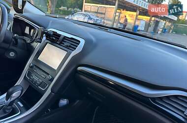 Седан Ford Fusion 2016 в 