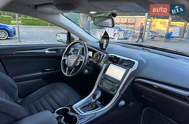 Седан Ford Fusion 2016 в 